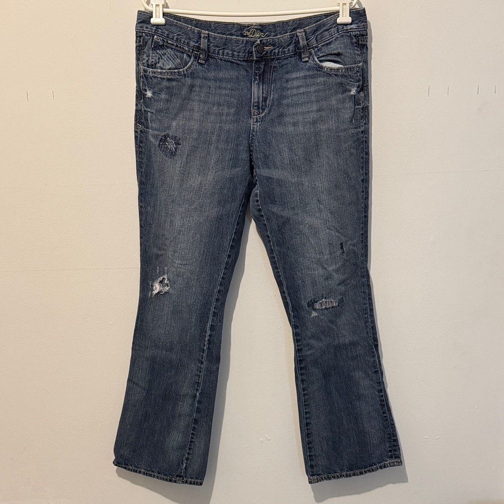 Old Navy Women’s “The Diva” Distressed Blue Jeans